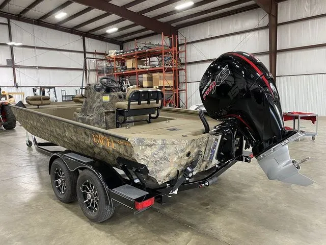 Slide: The Image of Excel Catfish Pro 21' Center Console 2025 - 14