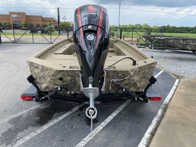 Slide: The Image of Excel Catfish Pro 21' Center Console 2025 - 4