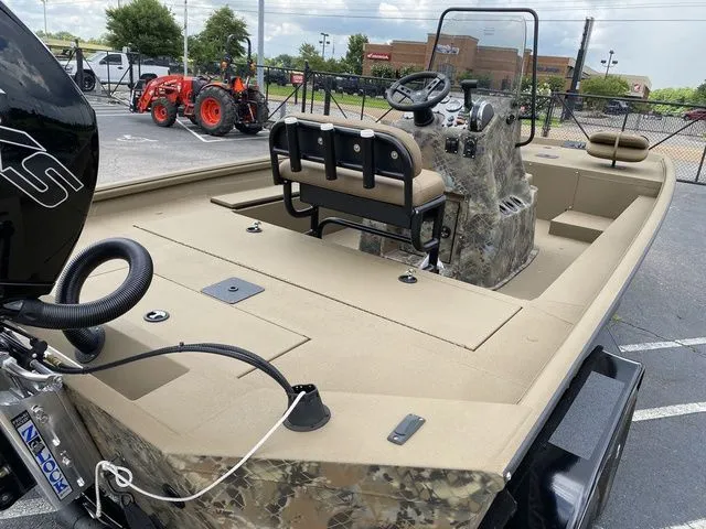 Slide: The Image of Excel Catfish Pro 21' Center Console 2025 - 6