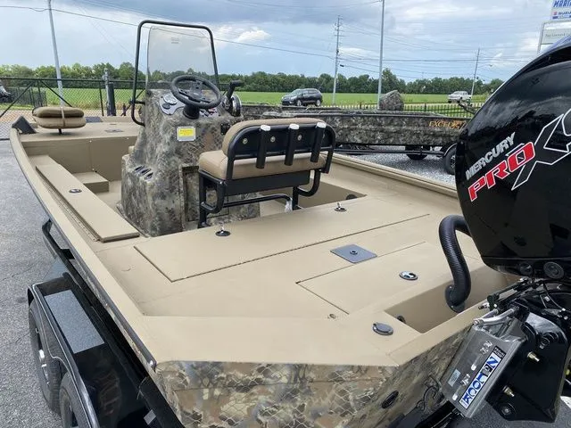 Slide: The Image of Excel Catfish Pro 21' Center Console 2025 - 7