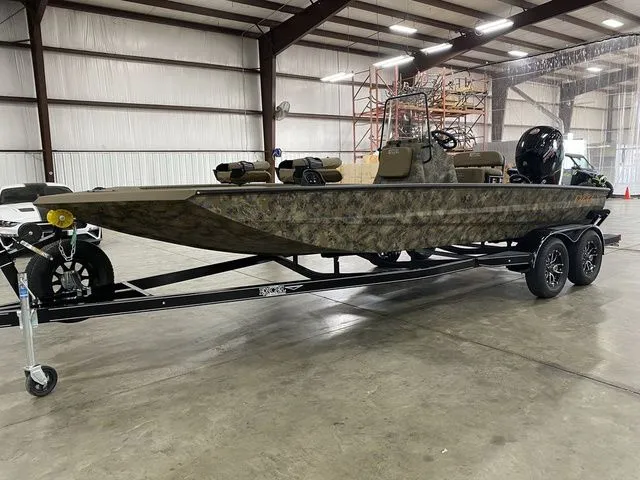 Slide: The Image of Excel Catfish Pro 21' Center Console 2025 - 9