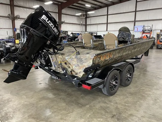 Slide: The Image of Excel Catfish Pro 21' Side Console 2025 - 12