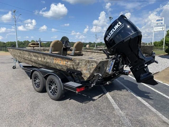 Slide: The Image of Excel Catfish Pro 21' Side Console 2025 - 3