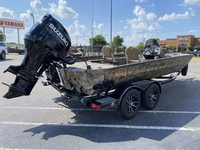 Slide: The Image of Excel Catfish Pro 21' Side Console 2025 - 5