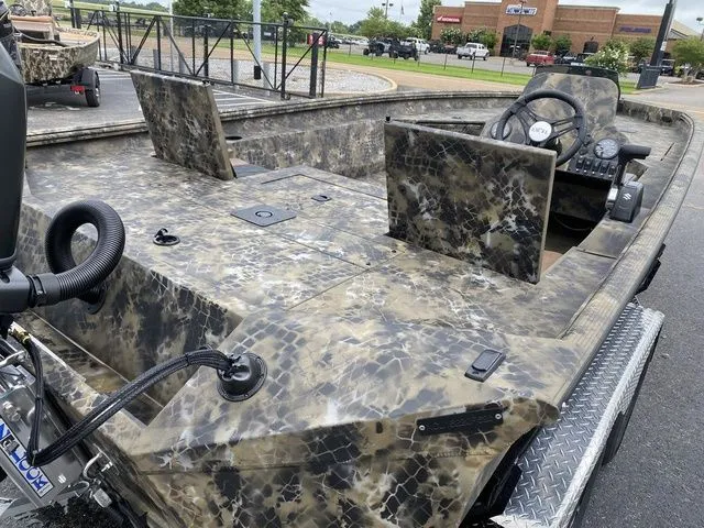 Slide: The Image of Excel BOLT 203 W/ Suzuki Stealth 150 2026 - 6