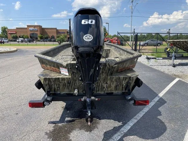 Slide: The Image of SeaArk 1752 Slayer Pro 2025 - 4