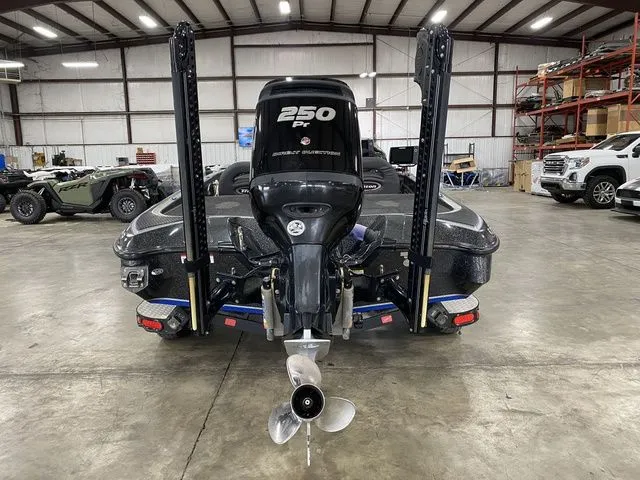 Slide: The Image of Triton 20 TRX Patriot 2019 - 11