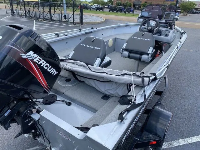 Slide: The Image of Tracker SUPER GUIDE V16 W/ MERCURY 50 2007 - 8