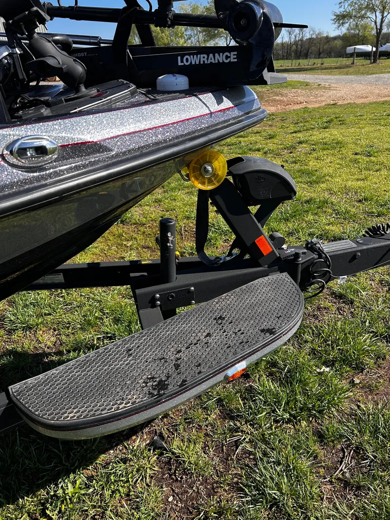 Slide: The Image of 2023 Ranger Z521R boat trailer with Lowrance equipment on grassy area. - 15