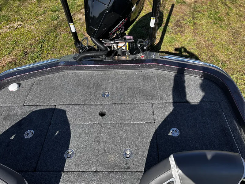 Slide: The Image of 2023 Ranger Z521R Ranger Cup boat deck with motor, on grassy background. - 19