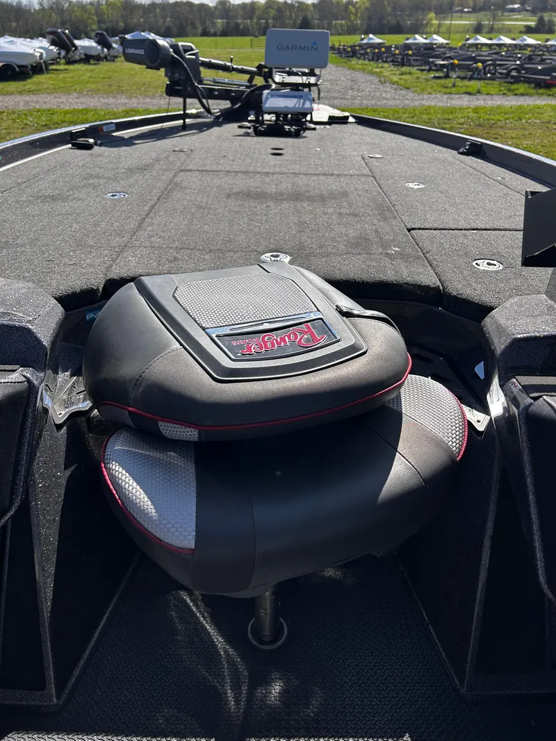 Slide: The Image of 2023 Ranger Z521R boat interior with seat and fishing equipment. - 25