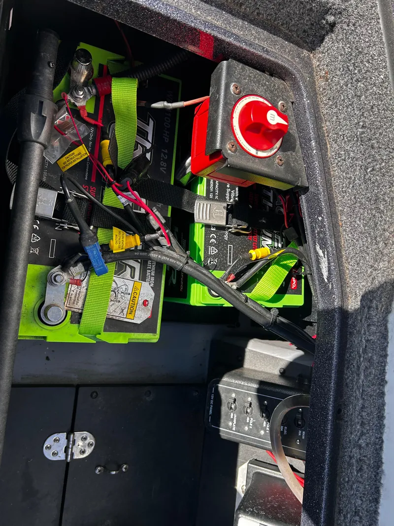 Slide: The Image of 2023 Ranger Z521R boat battery compartment with wiring and switches. - 27