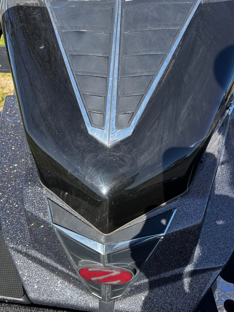 Slide: The Image of 2023 Ranger Z521R Ranger Cup Equipped, sleek black design with distinctive emblem. - 35