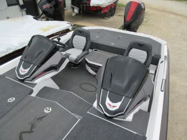 Slide: The Image of Vexus Vxs21 / Mercury 300L Racing TM 2025 - 15