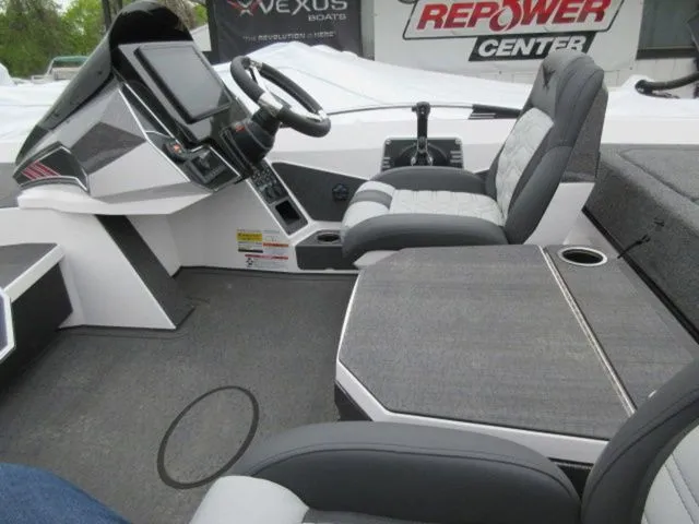 Slide: The Image of Vexus Vxs21 / Mercury 300L Racing TM 2025 - 18