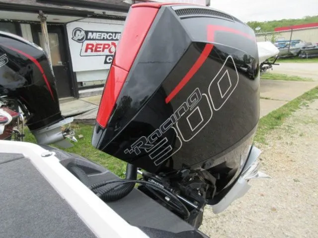 Slide: The Image of Vexus Vxs21 / Mercury 300L Racing TM 2025 - 21