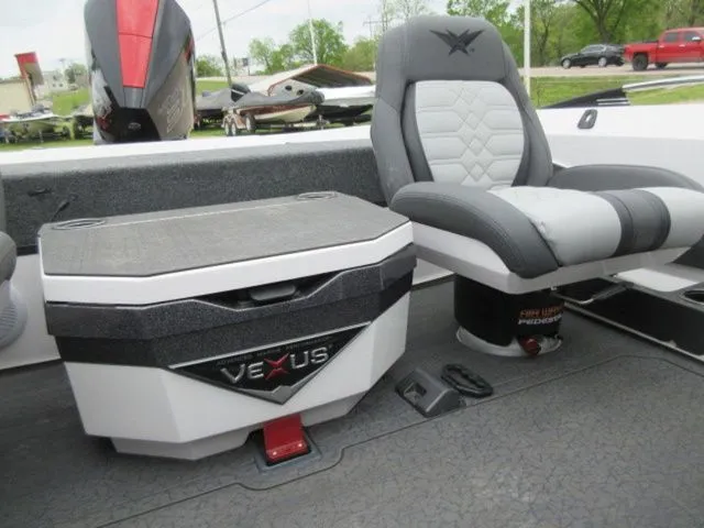 Slide: The Image of Vexus Vxs21 / Mercury 300L Racing TM 2025 - 27