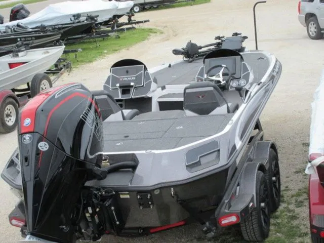 Slide: The Image of Vexus Vxs21 / Mercury 300L Racing TM 2025 - 4