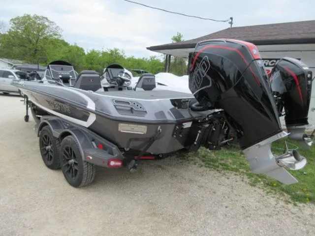 Slide: The Image of Vexus Vxs21 / Mercury 300L Racing TM 2025 - 9