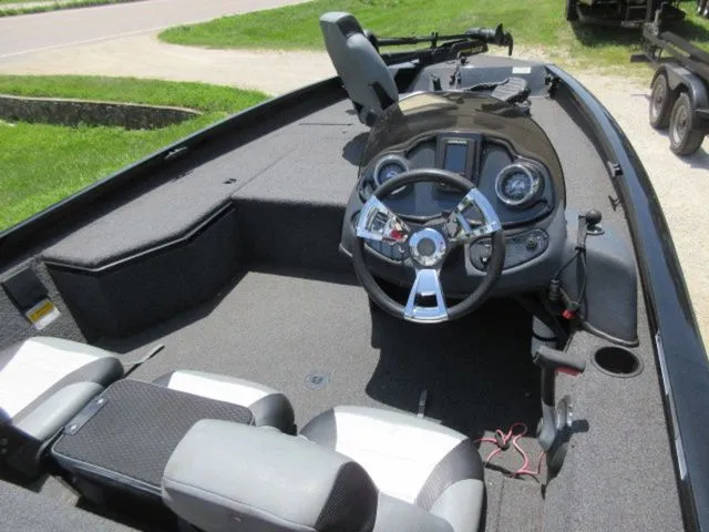 Slide: The Image of Lowe 175 Stinger / Mercury 60Hp Outboard / Trolling Mot 2016 - 10