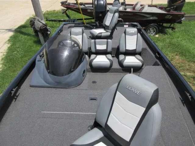 Slide: The Image of Lowe 175 Stinger / Mercury 60Hp Outboard / Trolling Mot 2016 - 3