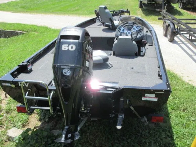 Slide: The Image of Lowe 175 Stinger / Mercury 60Hp Outboard / Trolling Mot 2016 - 6