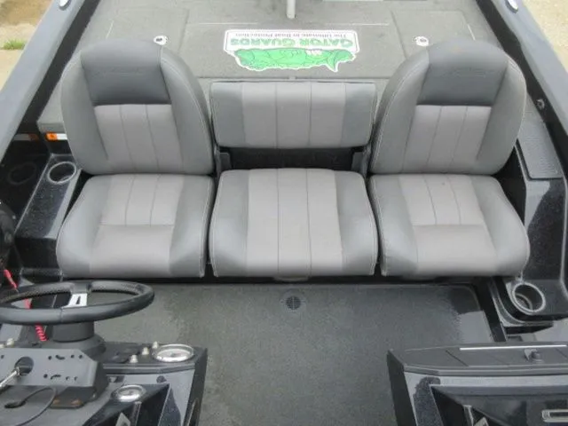 Slide: The Image of Stratos 186 Bass Boat Pkg / Mercury 115 PRO XS 2015 - 13