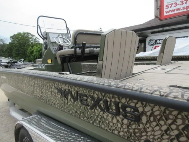 The Image of Vexus ACX2210 CAMO Center Console / 250XL PRO XS 4-STRO 2025 - 1