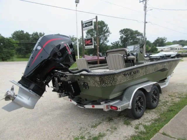 Slide: The Image of Vexus ACX2210 CAMO Center Console / 250XL PRO XS 4-STRO 2025 - 11