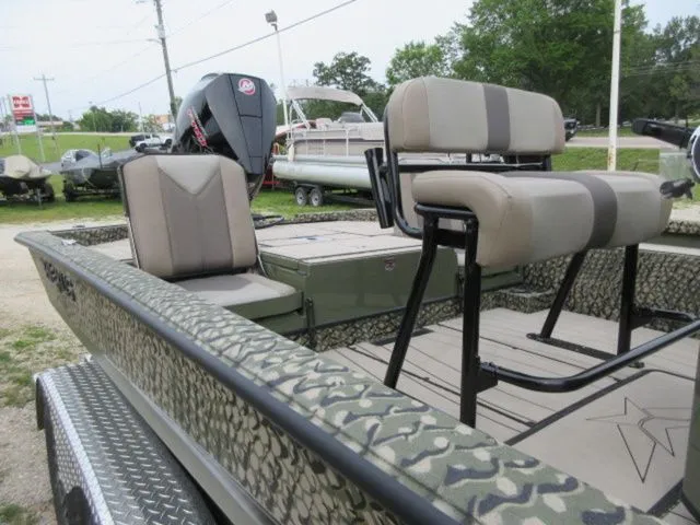 Slide: The Image of Vexus ACX2210 CAMO Center Console / 250XL PRO XS 4-STRO 2025 - 14