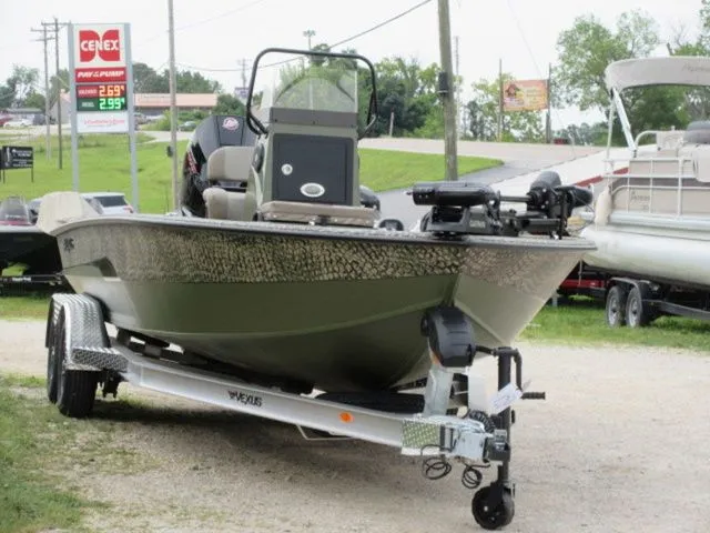 Slide: The Image of Vexus ACX2210 CAMO Center Console / 250XL PRO XS 4-STRO 2025 - 6