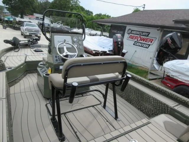 Slide: The Image of Vexus ACX2210 Center Console / 250 ProXS 4stroke/ 7 YEAR 2025 - 23