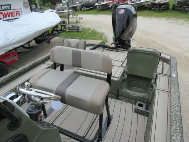 Slide: The Image of Vexus ACX2210 Center Console / 250 ProXS 4stroke/ 7 YEAR 2025 - 31