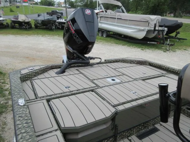 Slide: The Image of Vexus ACX2210 Center Console / 250 ProXS 4stroke/ 7 YEAR 2025 - 36
