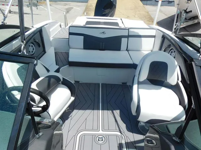 Slide: The Image of Monterey 235SS Super Sport 2023 - 10