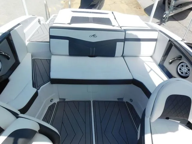 Slide: The Image of Monterey 235SS Super Sport 2023 - 12