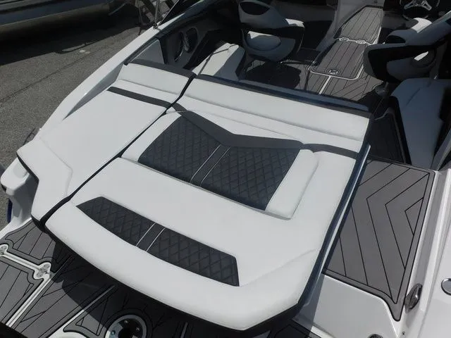 Slide: The Image of Monterey 235SS Super Sport 2023 - 5