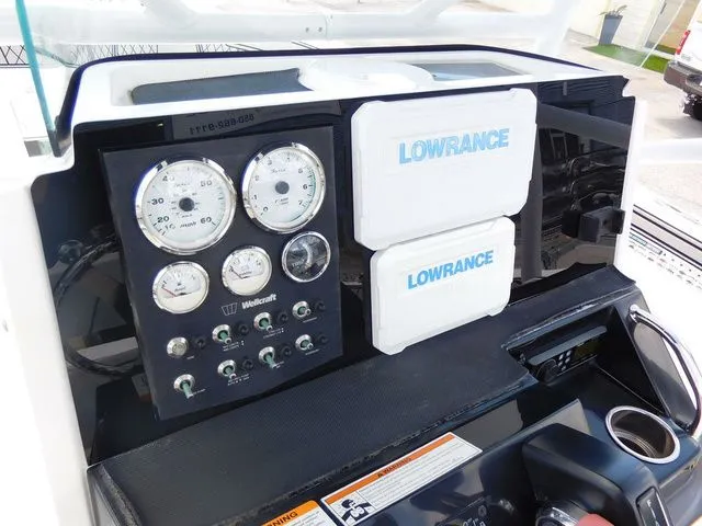 Slide: The Image of Wellcraft 202 Fisherman 2020 - 6