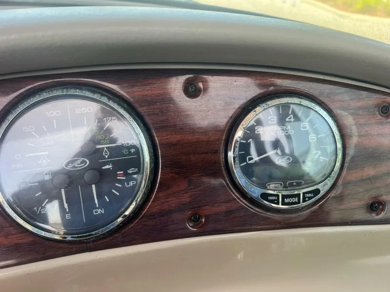 Slide: The Image of Close-up of a 2007 Sea Ray 240 Sundeck boat hull in a parking area. - 22