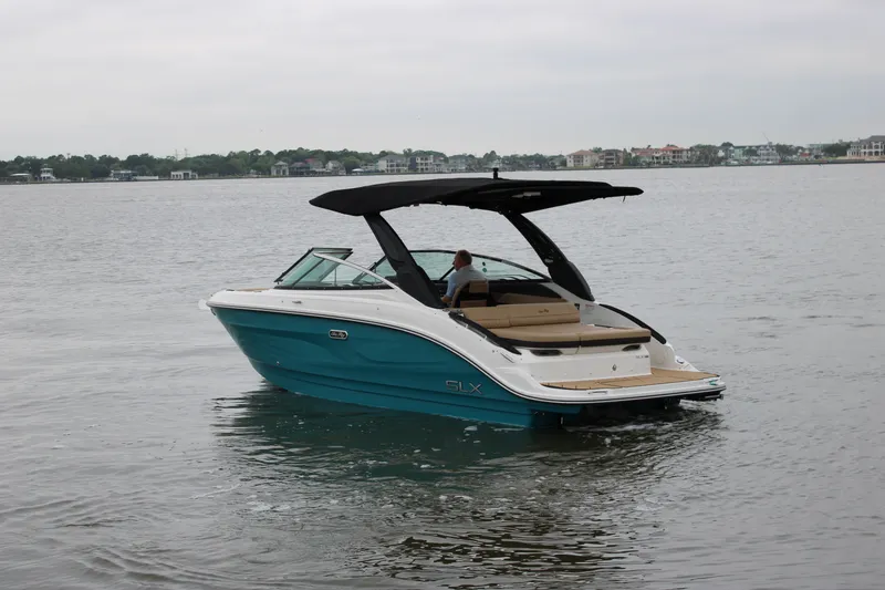 Slide: The Image of Sea Ray SLX 260 2026 - 2