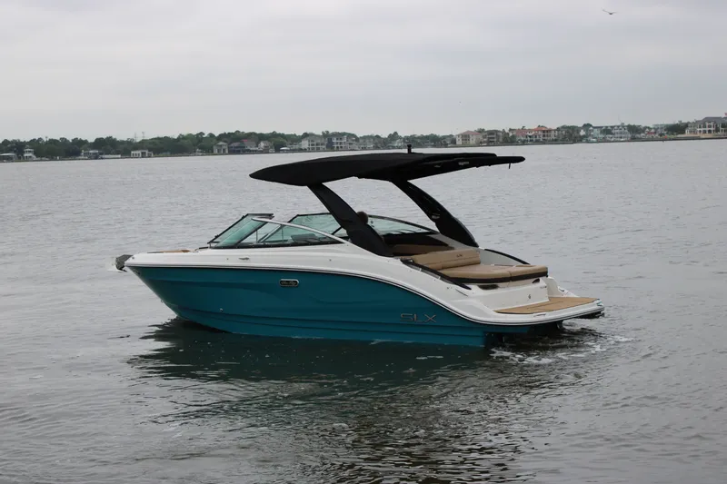 Slide: The Image of Sea Ray SLX 260 2026 - 1