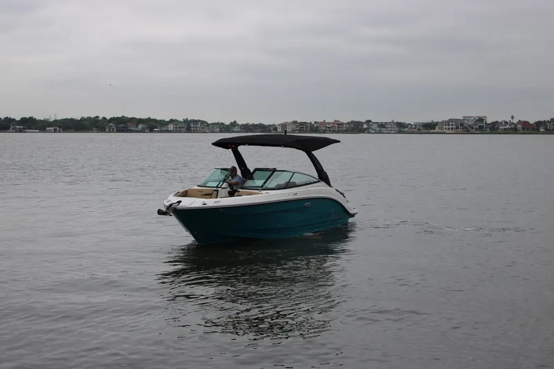 Slide: The Image of Sea Ray SLX 260 2026 - 14