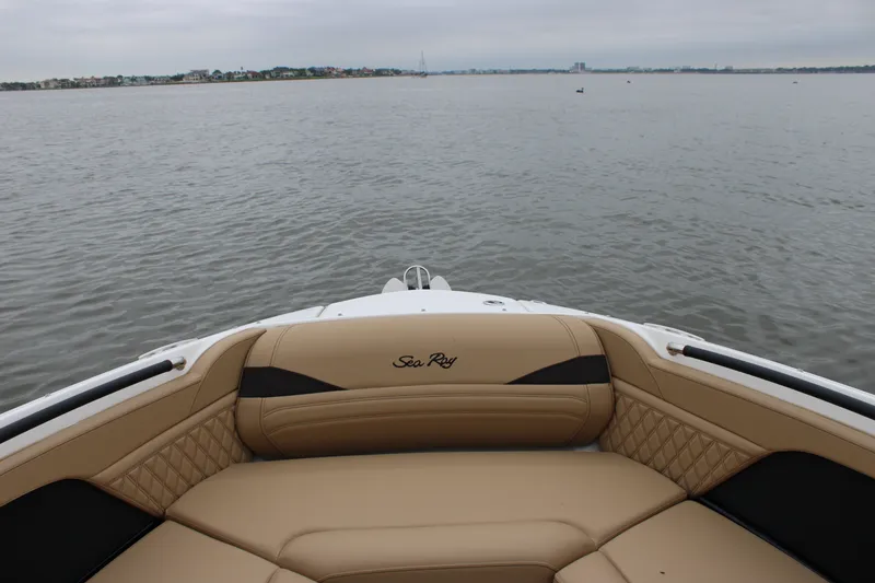 Slide: The Image of Sea Ray SLX 260 2026 - 46