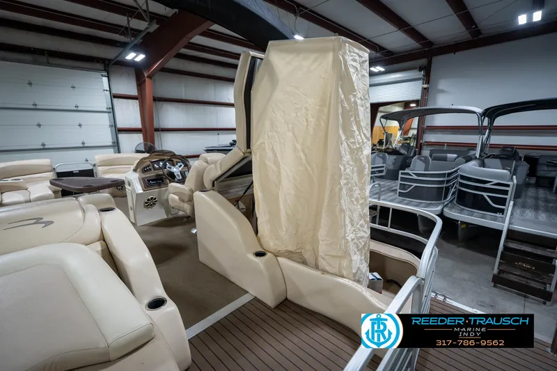 Slide: The Image of Garmin GPSmap 431s on 2014 Bennington 2275GCW boat dashboard, Reeder-Trausch Marine logo visible. - 39