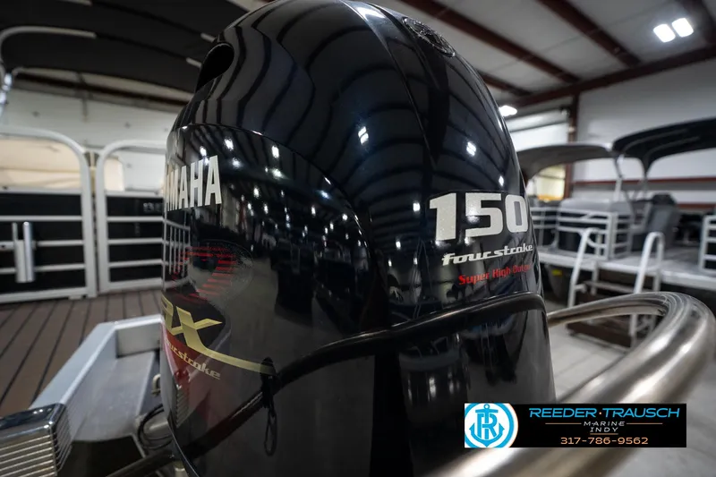 Slide: The Image of Yamaha VMAX four-stroke engine on a 2014 Bennington 2275GCW boat at Reeder-Trausch Marine. - 44