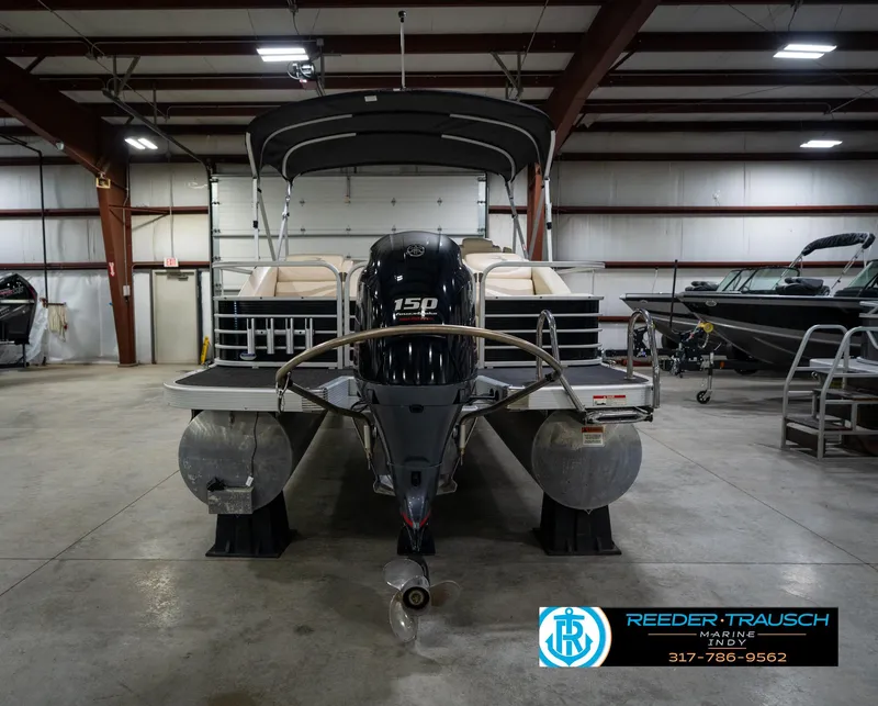 Slide: The Image of 2014 Bennington 2275GCW pontoon boat with Yamaha VMAX engine in indoor showroom. - 8