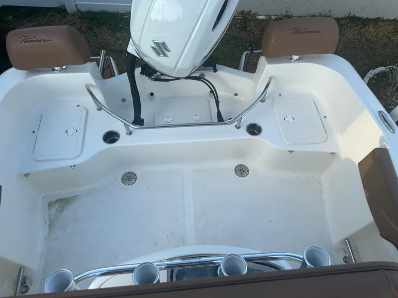 Slide: The Image of Pioneer 202 Sportfish 2024 - 62