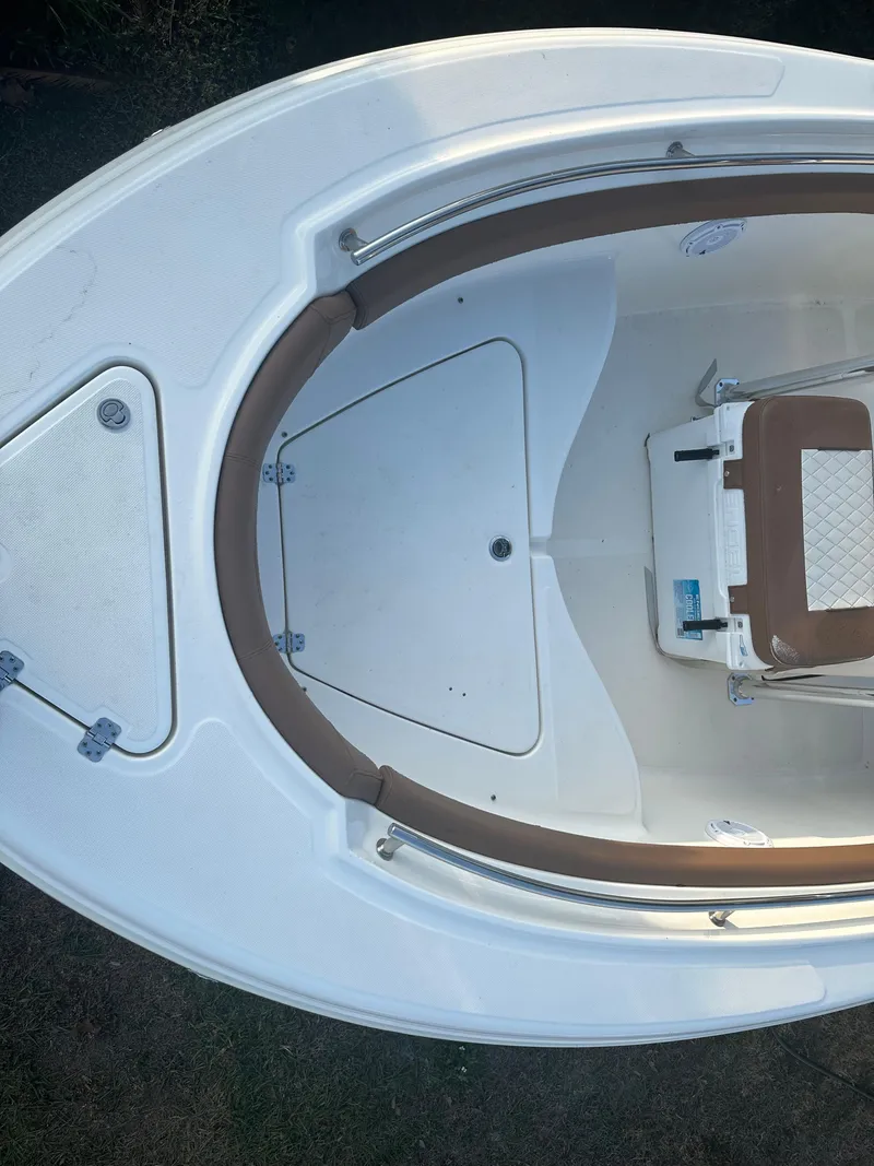 Slide: The Image of Pioneer 202 Sportfish 2024 - 71