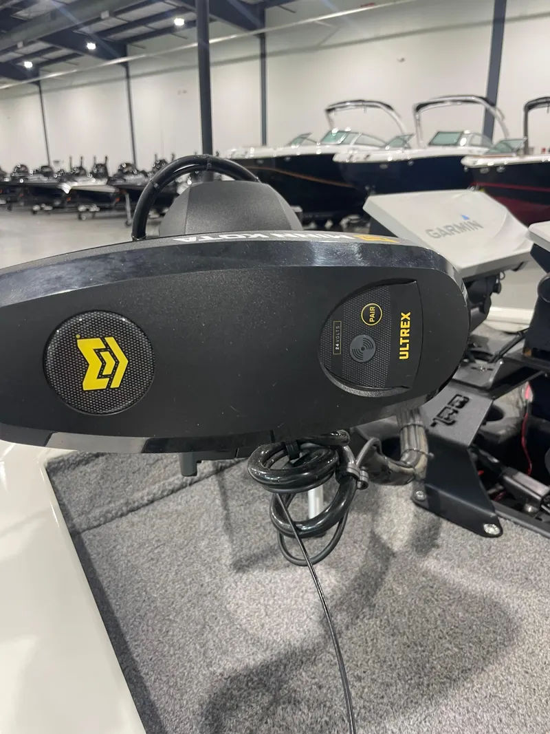 Slide: The Image of Trolling motor on 2021 Bass Tracker 195 Pro Team XTE in showroom. - 12