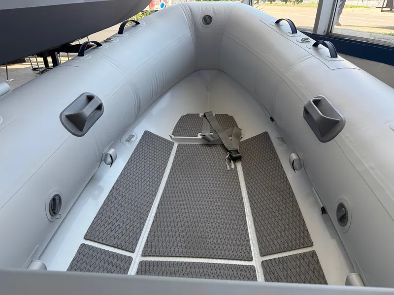 Slide: The Image of Highfield Ultra Lite 310FD 2024 - 4